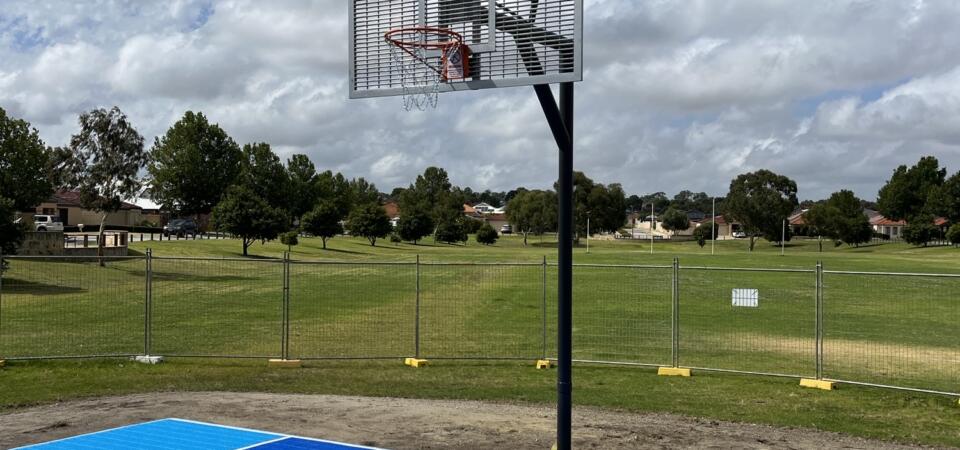 Heavy Duty Shire Basketball Tower With Noise Migrating Backboard